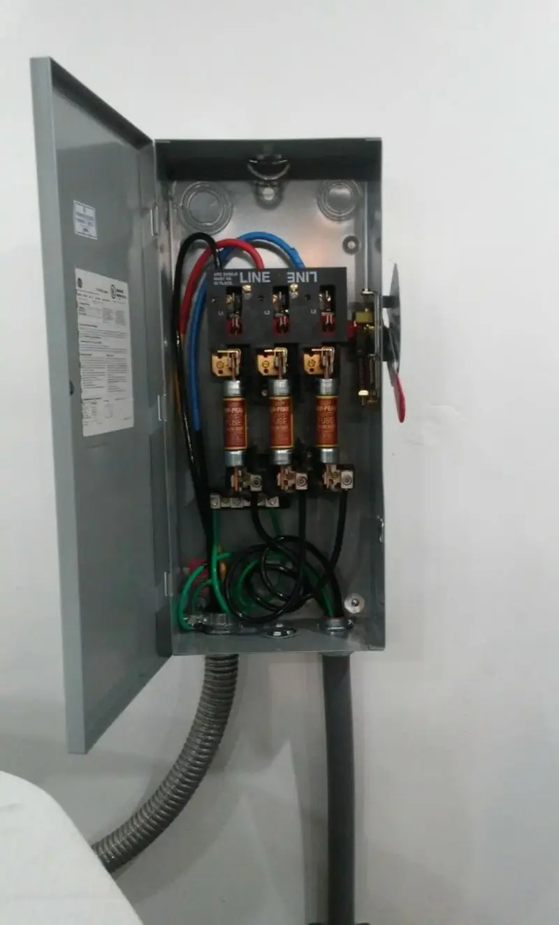 Three-phase disconnect switch installed for Electrical Wiring & Rewiring in Hector